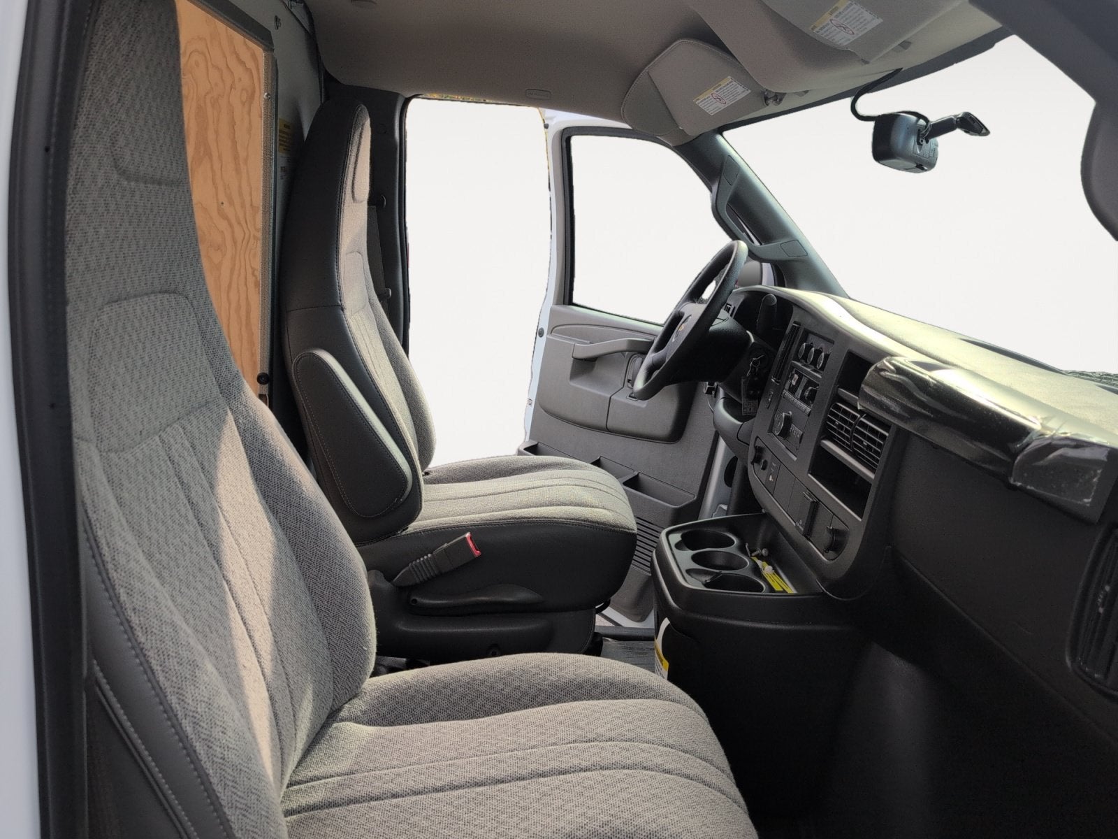 2026 Chevrolet Express Cutaway 3500 1WT