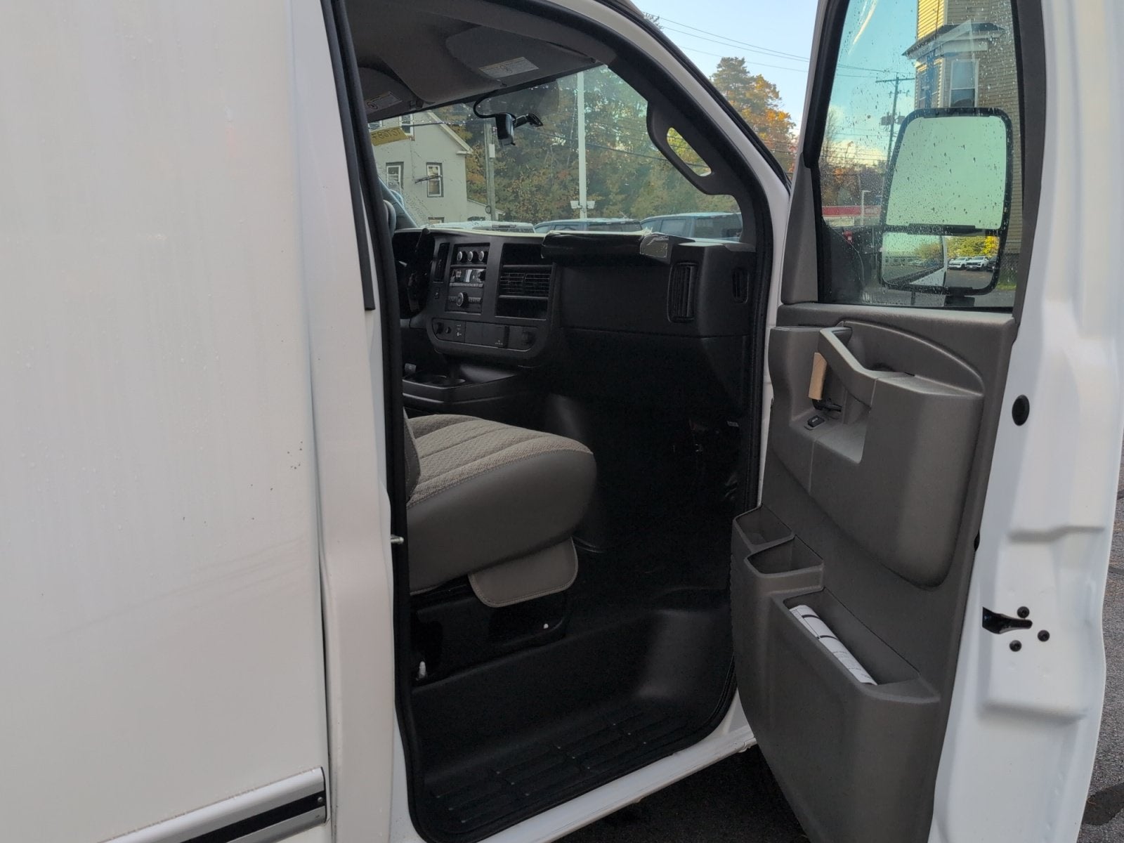 2026 Chevrolet Express Cutaway 3500 1WT