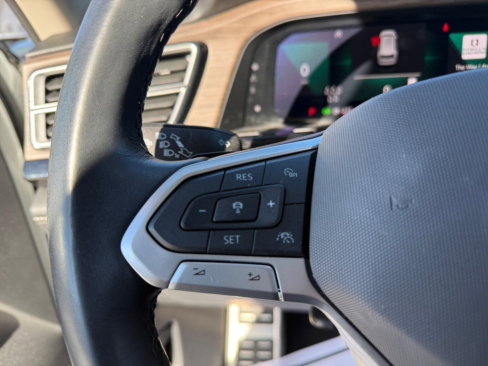 2024 Volkswagen Atlas 2.0T SEL Premium R-Line