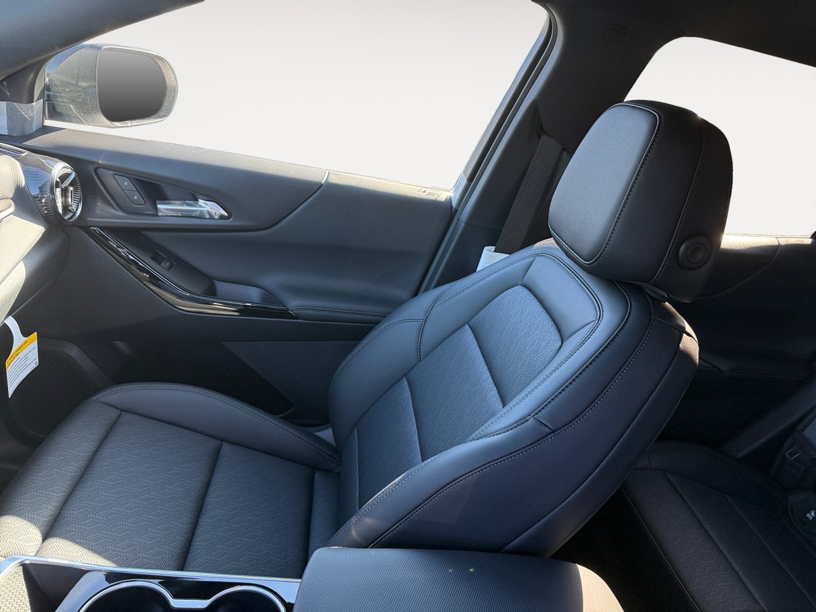 2027 Chevrolet Equinox LT - Photo 15