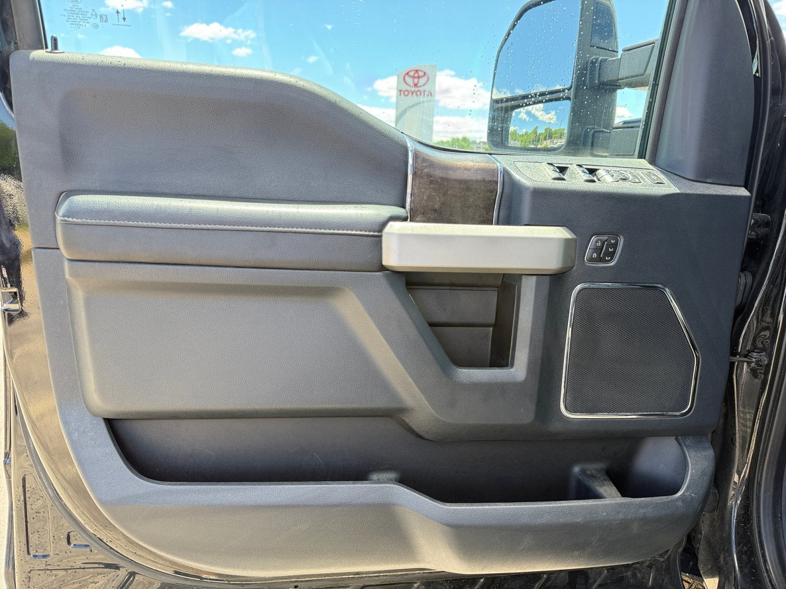 2022 Ford Super Duty F-250 SRW LARIAT