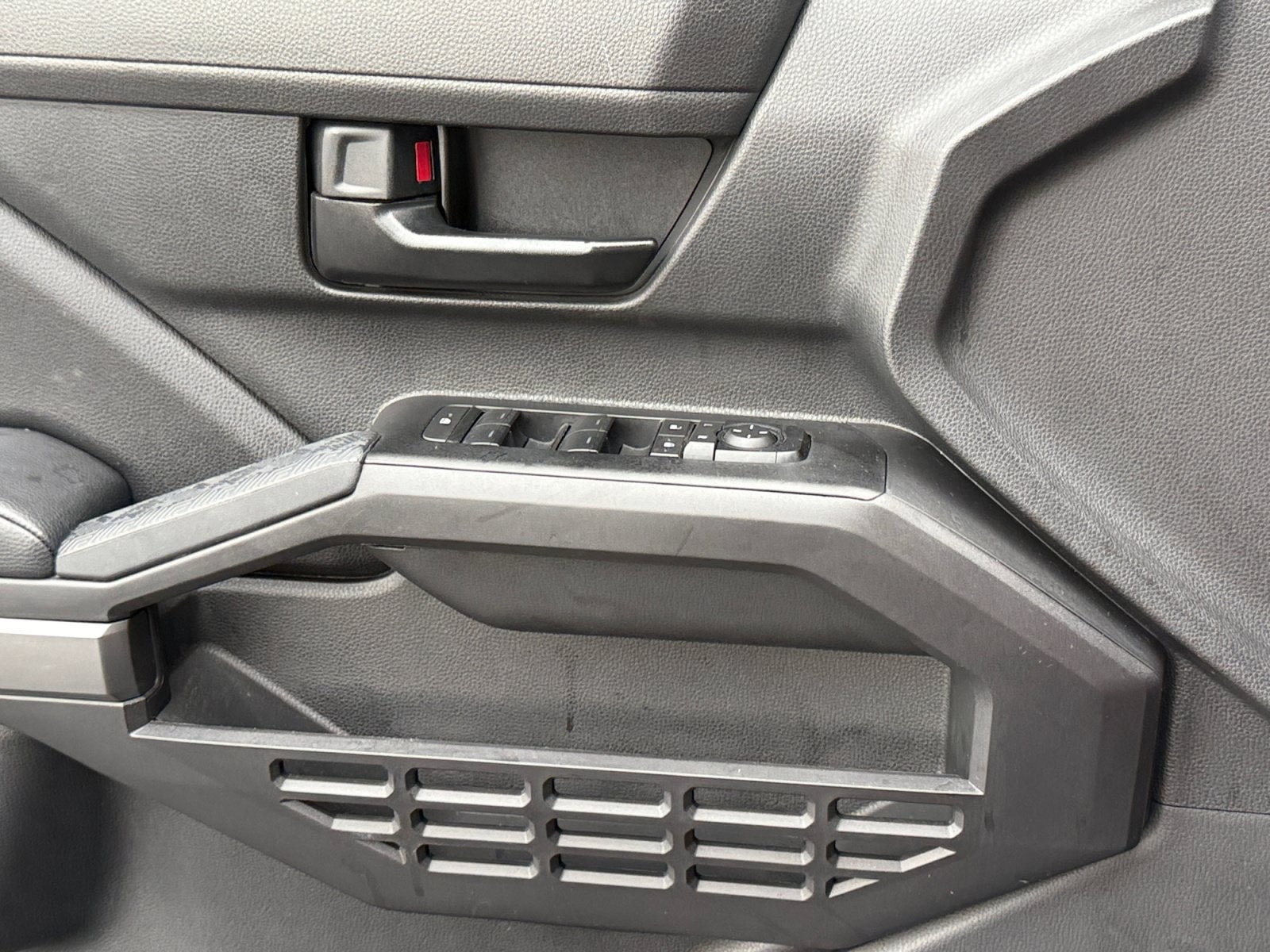 2025 Toyota Tacoma 4WD SR5