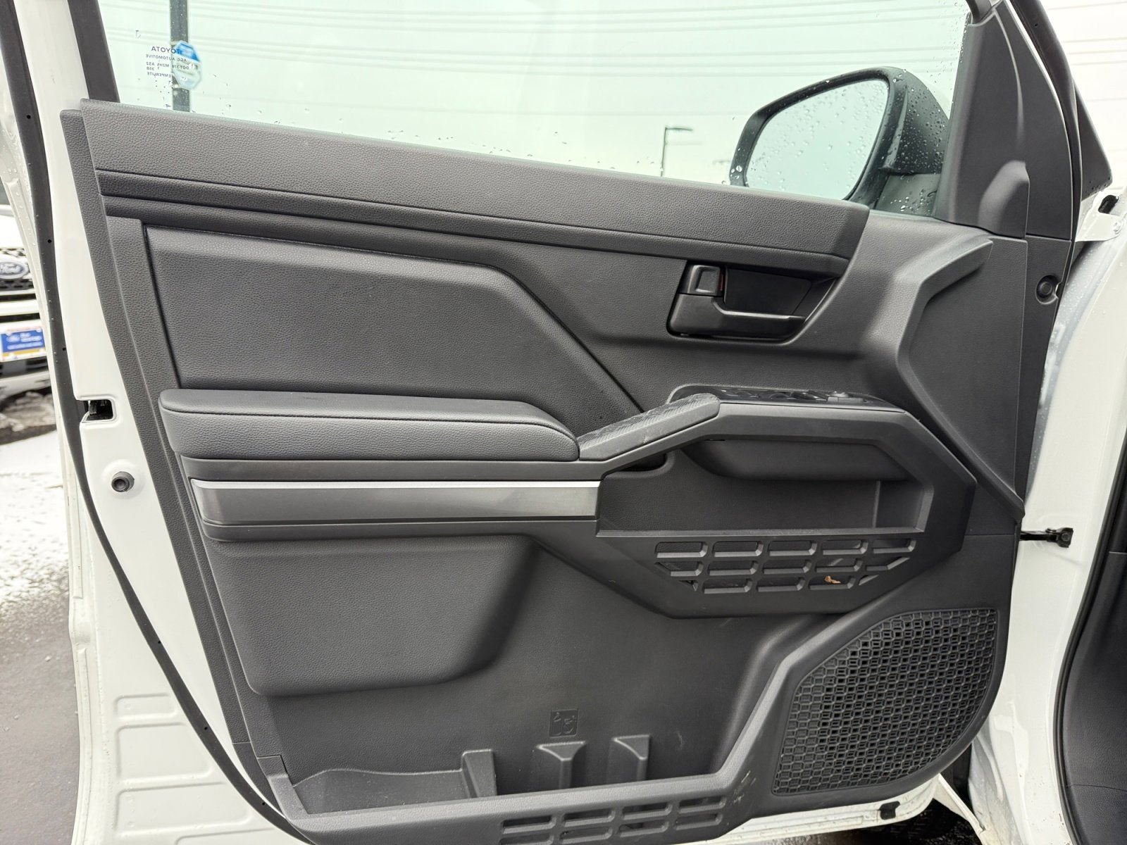 2025 Toyota Tacoma 4WD SR5