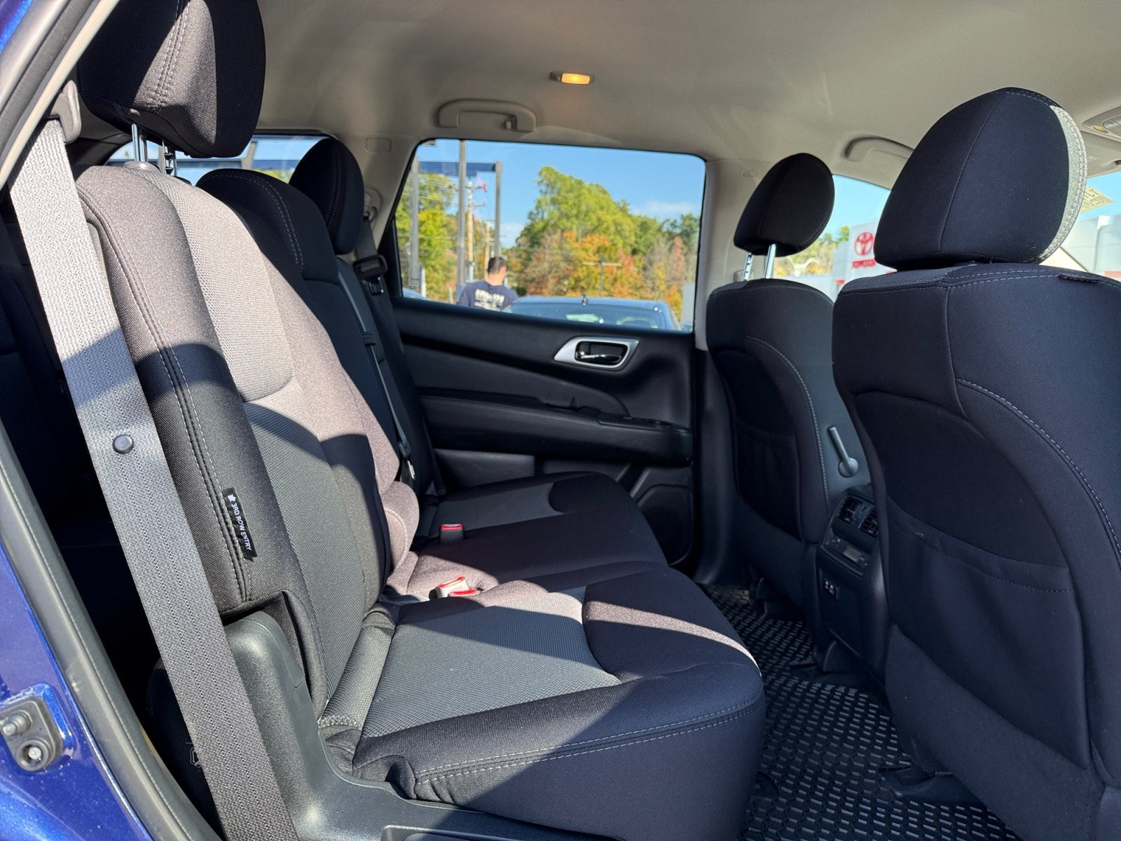 2020 Nissan Pathfinder S