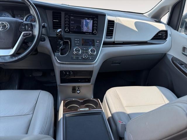 2020 Toyota Sienna XLE