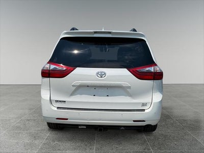 2020 Toyota Sienna XLE