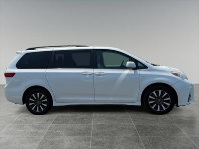 2020 Toyota Sienna XLE