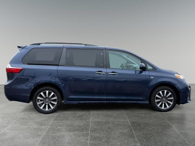 2020 Toyota Sienna XLE