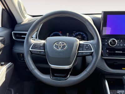 2025 Toyota Highlander Hybrid Platinum