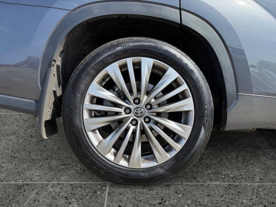 2025 Toyota Highlander Hybrid Platinum