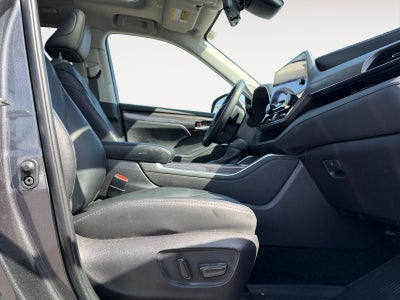 2025 Toyota Highlander Hybrid Platinum