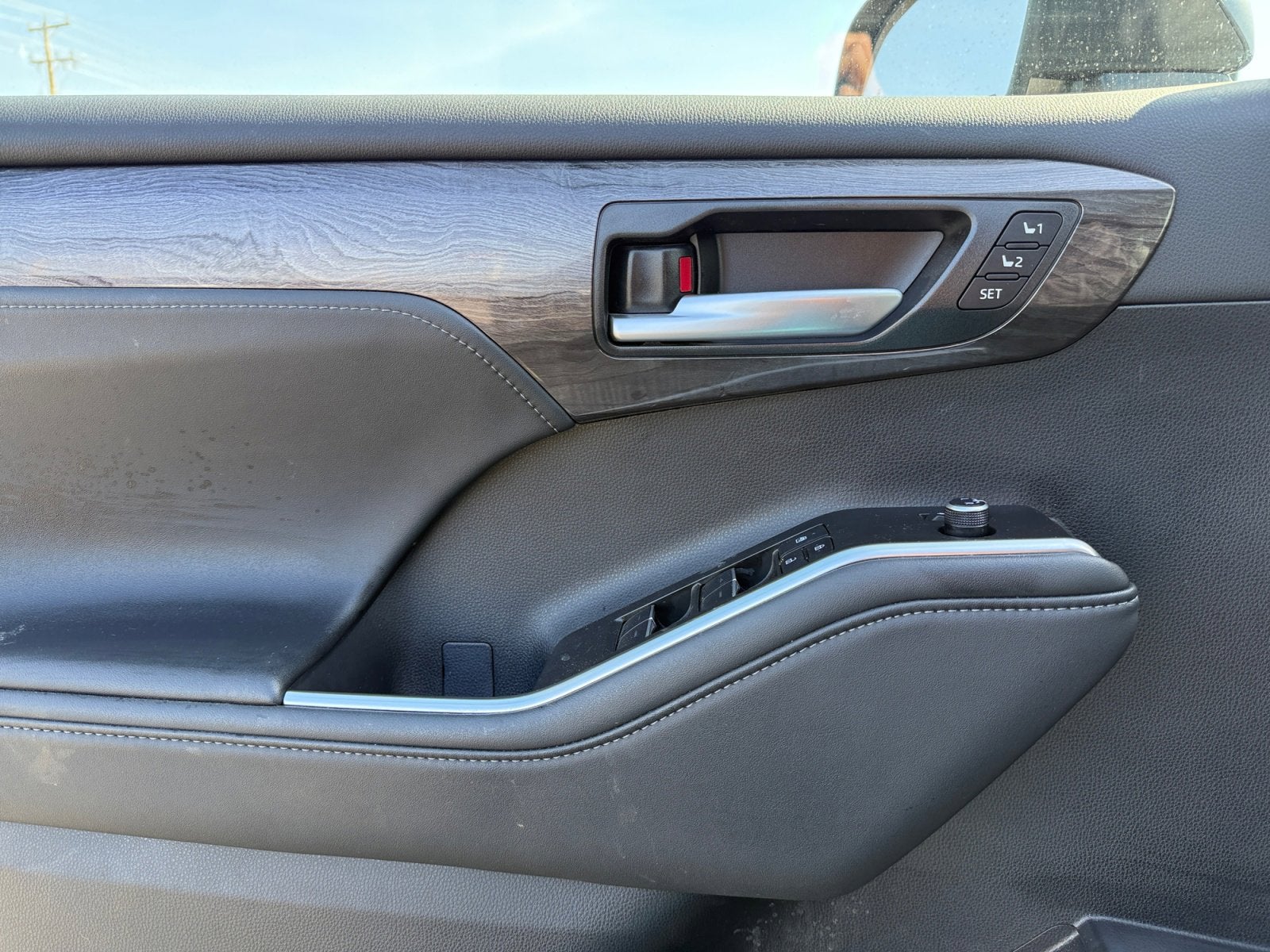 2025 Toyota Highlander Hybrid Platinum