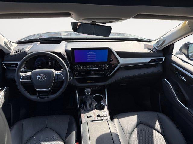 2025 Toyota Highlander Hybrid Platinum