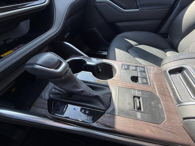 2025 Toyota Highlander Hybrid Platinum