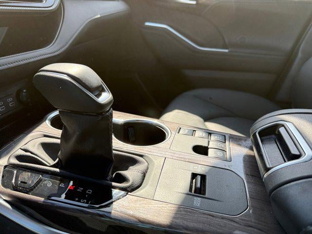 2025 Toyota Highlander Hybrid Platinum