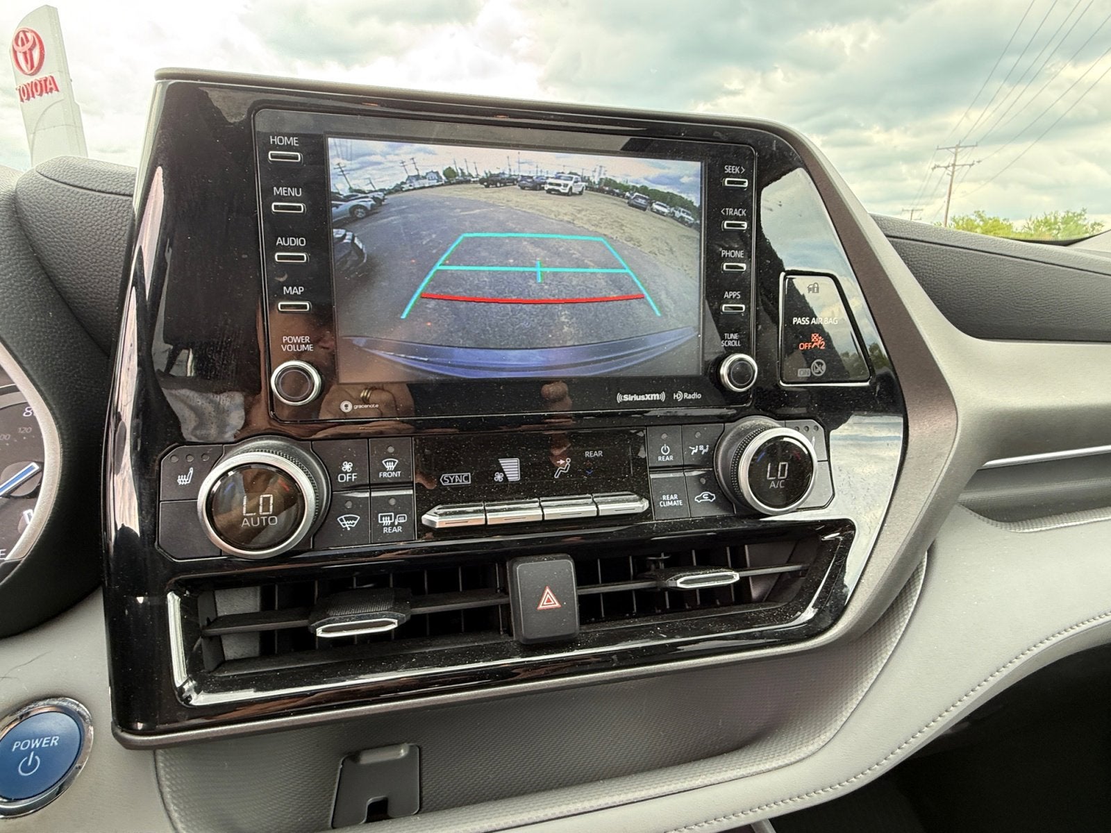 2022 Toyota Highlander Hybrid XLE