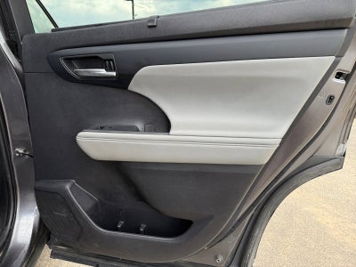 2022 Toyota Highlander Hybrid XLE
