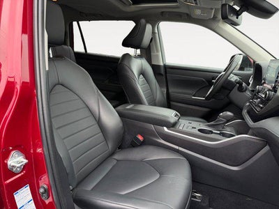 2022 Toyota Highlander Hybrid XLE