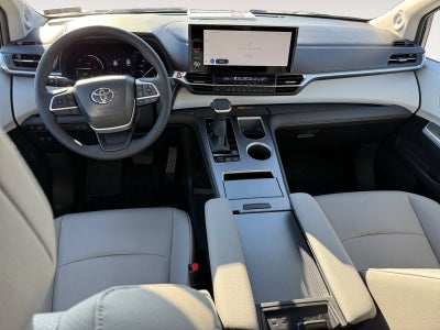 2025 Toyota Sienna XLE