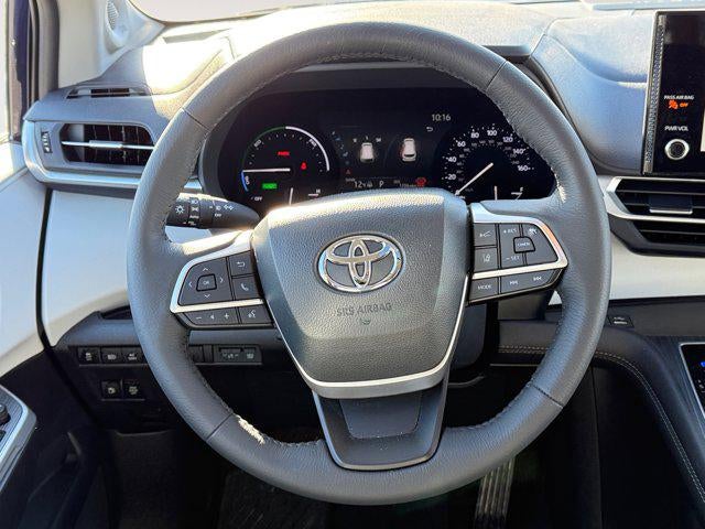 2025 Toyota Sienna XLE
