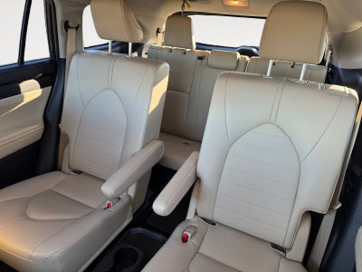 2023 Toyota Highlander Base