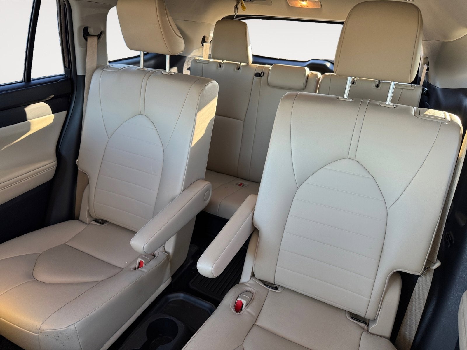 2023 Toyota Highlander Base