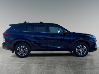 2023 Toyota Highlander Base