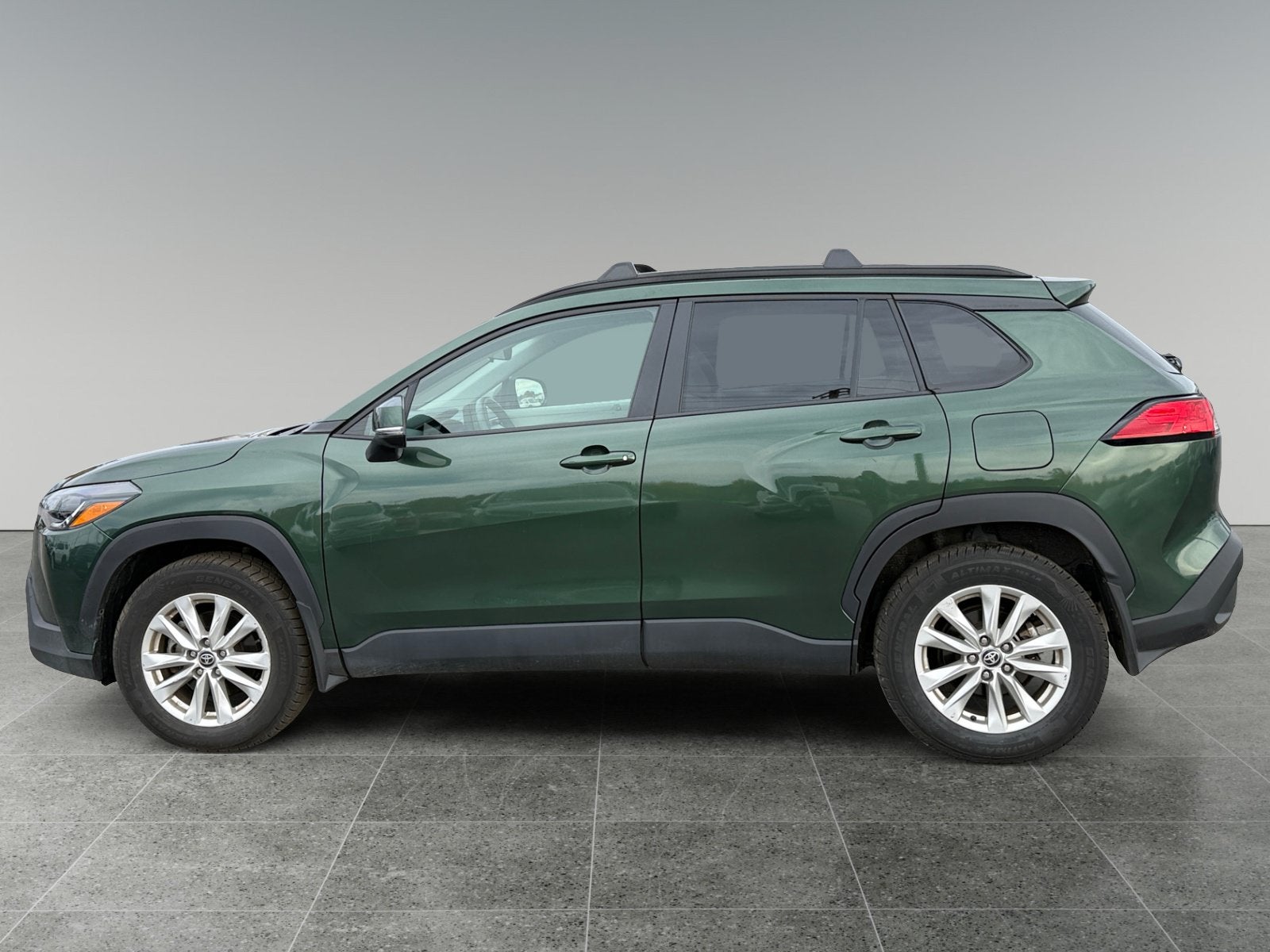 2024 Toyota Corolla Cross LE