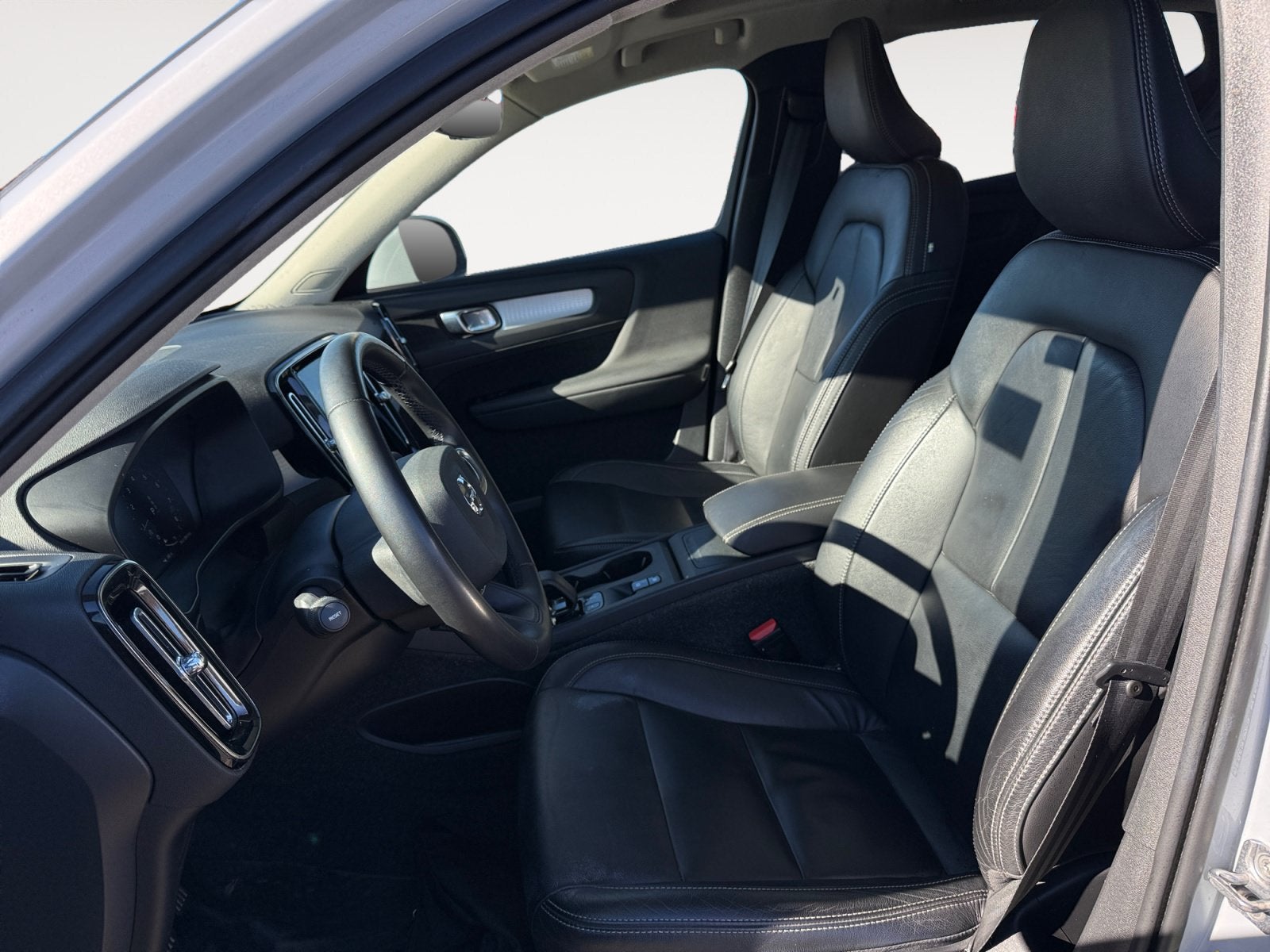2022 Volvo XC40 Momentum