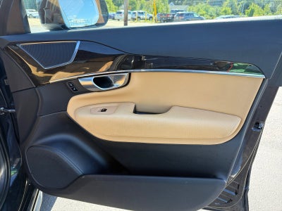 2018 Volvo XC90 Momentum